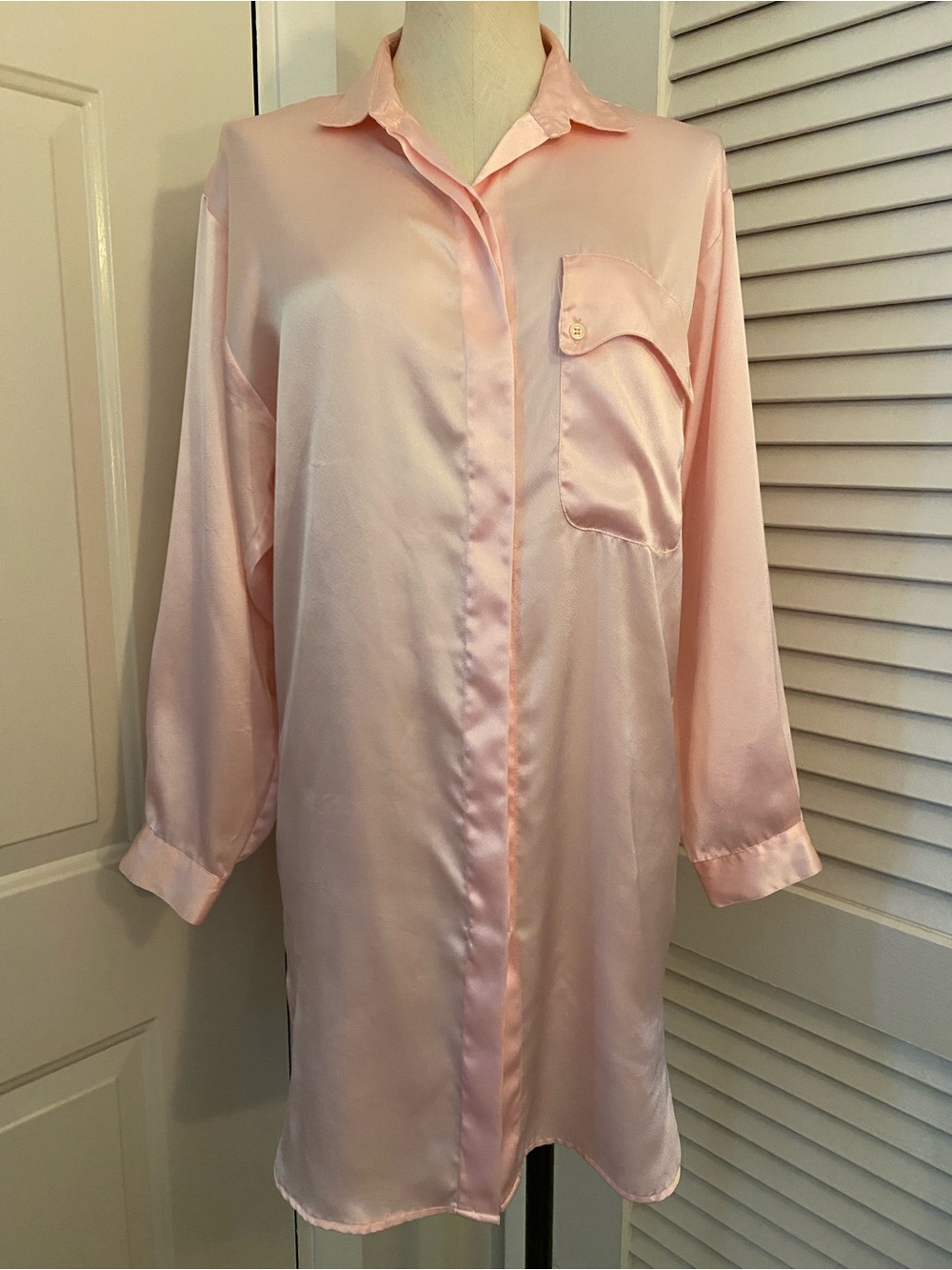 Vintage 1990’s “Today Tonight” Satin Sleep Shirt Nightshirt - Soft Pink- Size S